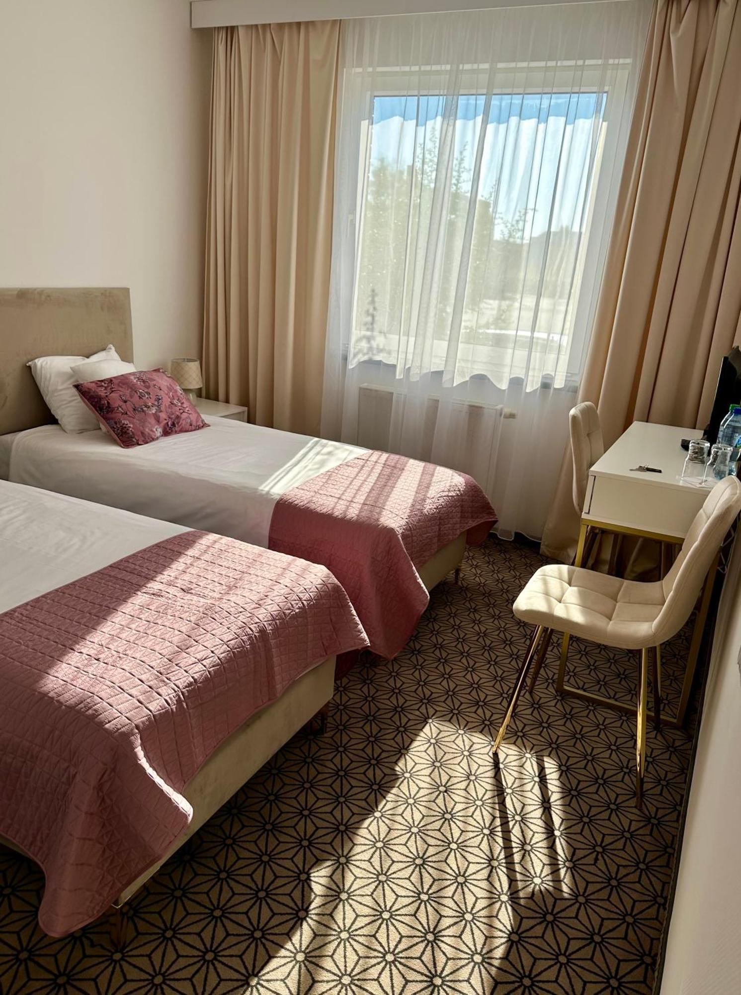 Hotel 500 Тарново-Подгурне Экстерьер фото