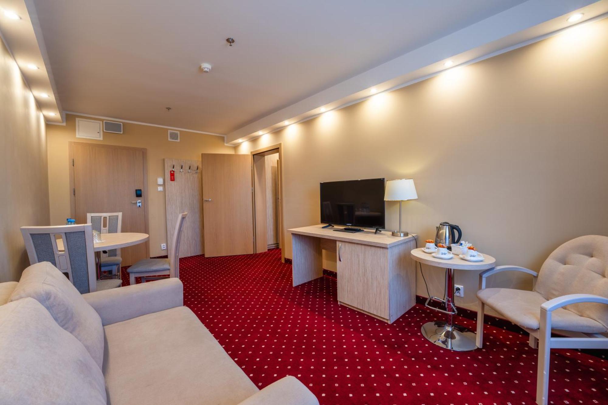 Hotel 500 Тарново-Подгурне Экстерьер фото